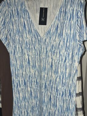 INC International Concepts White V-Neck Short Sleeve Top with Blue Streaks